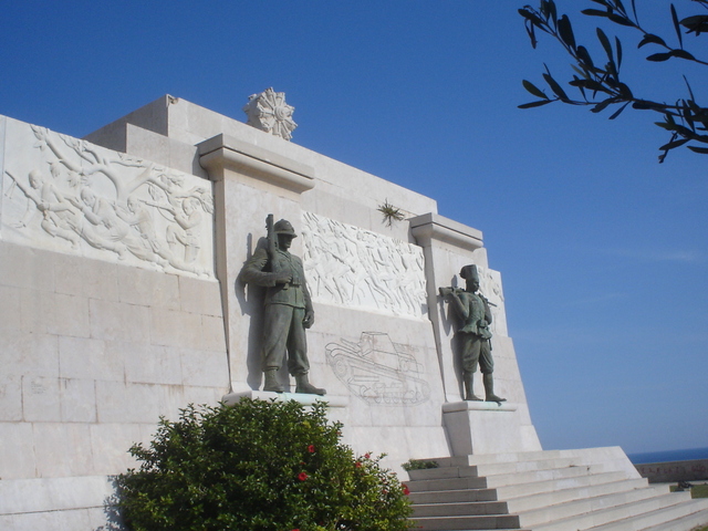 Siracusa, Monumento al soldato d'Africa