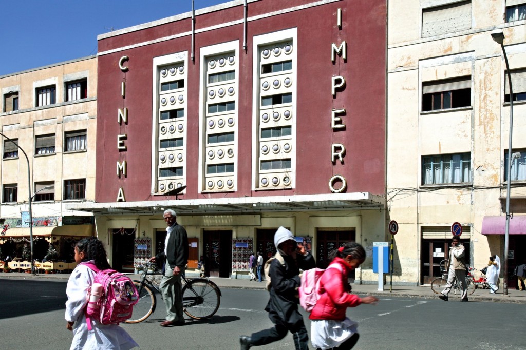 004 Eritrea b zanzottera cinema impero