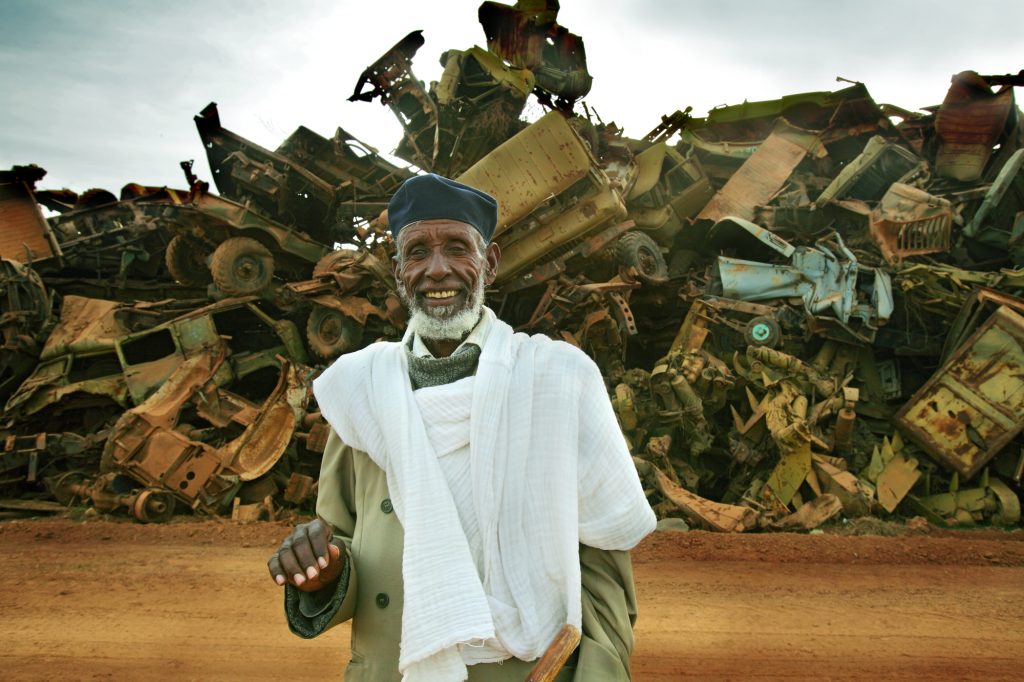 Asmara, esterno del cimitero dei carri armati, © Bruno Zanzottera, Parallelozero