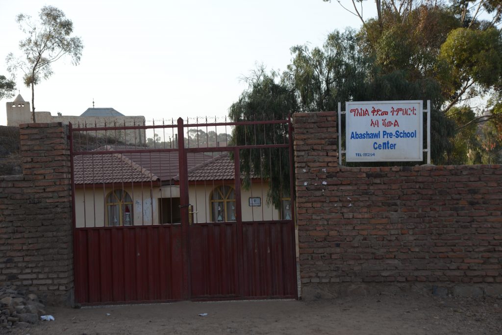 Eritrea, Asmara, l'ingresso di un nido nella zona periferica di Abba Shawl